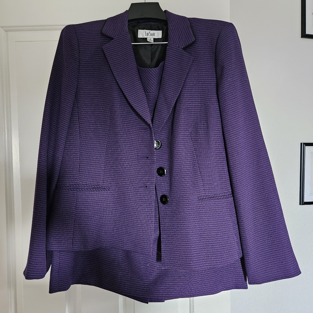 LeSuit Purple/black Skirt Suit, Size 14. Pockets!